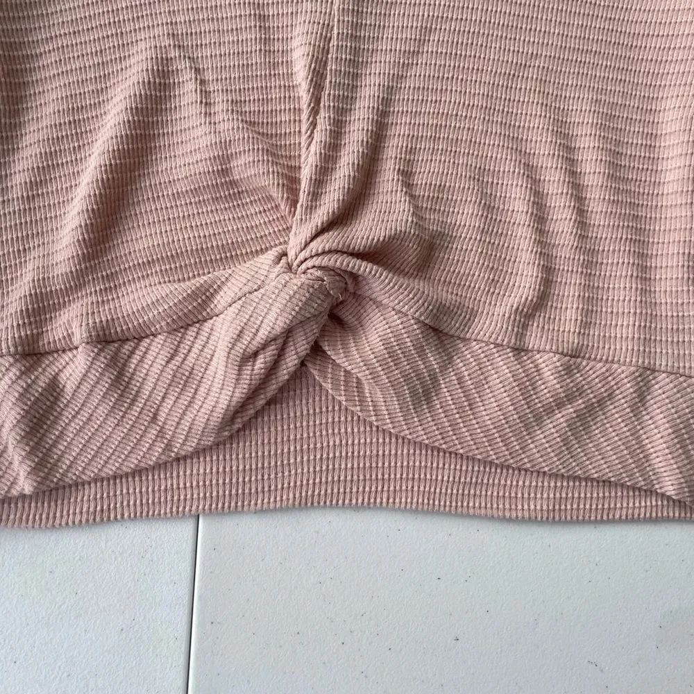 Jessica Simpson Ribbed Twist Front Top Size M - Picture 6 of 12